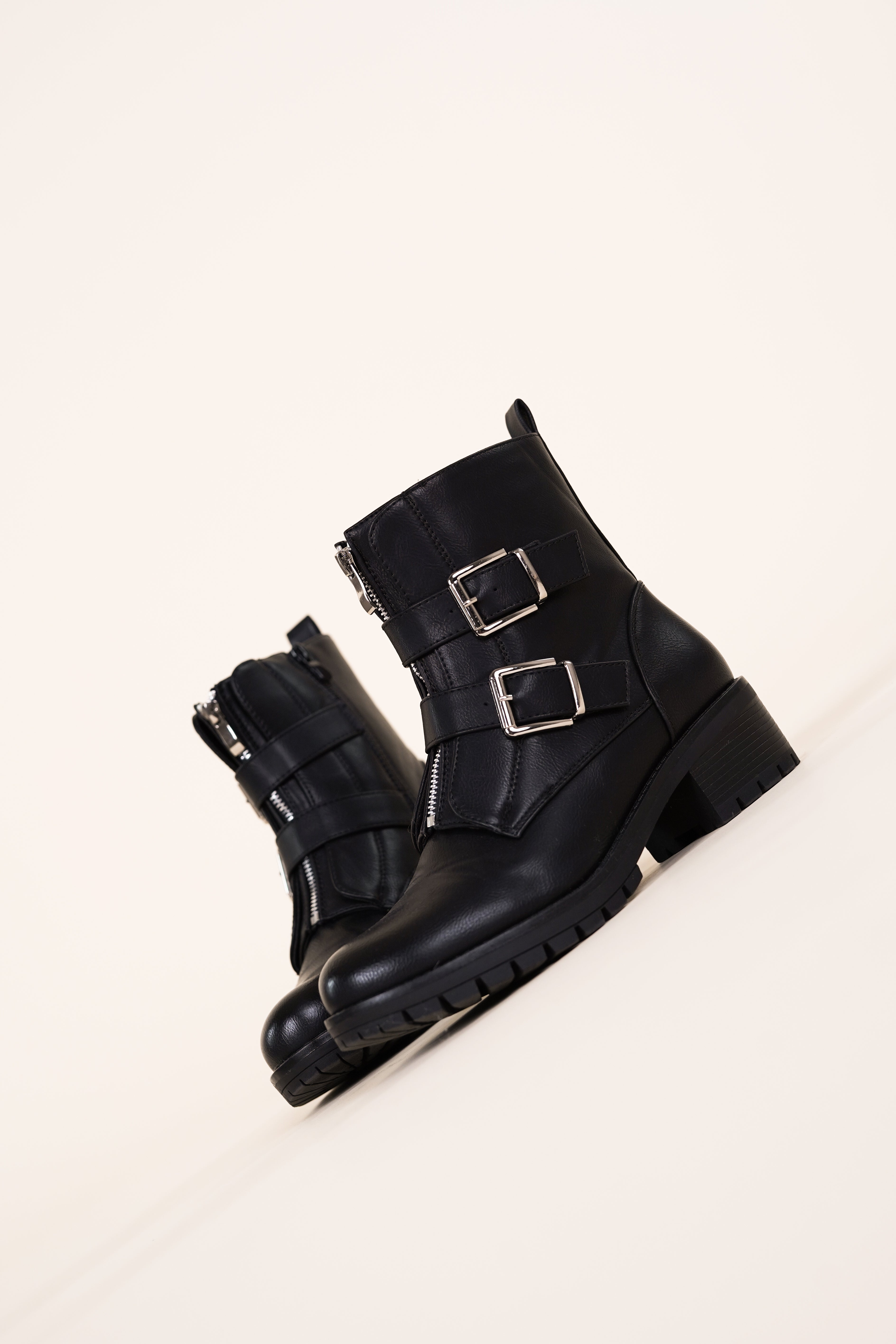 Bikerboots zwart met zilveren gespen - Lowie